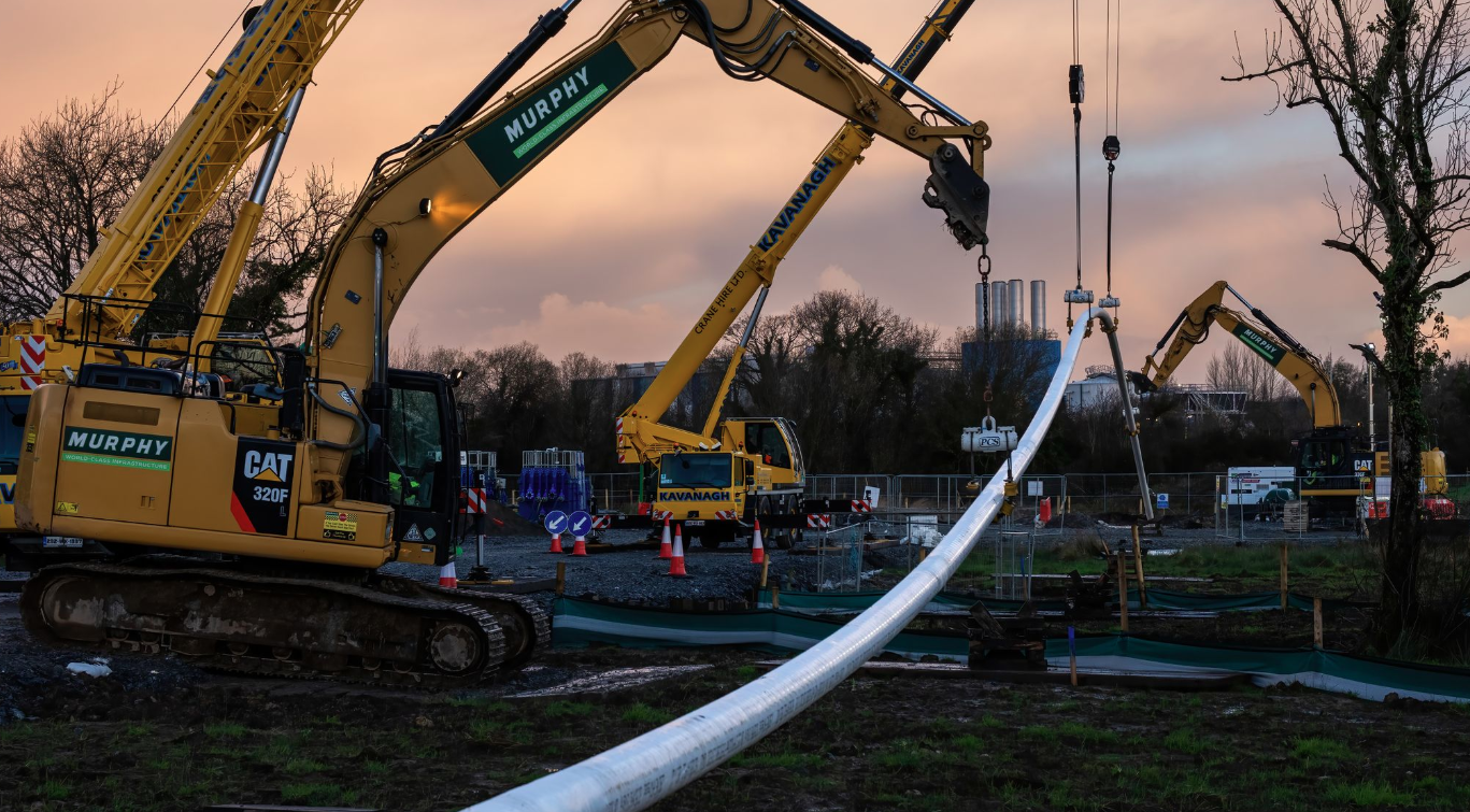 Gas to Monksland pipes and diggers
